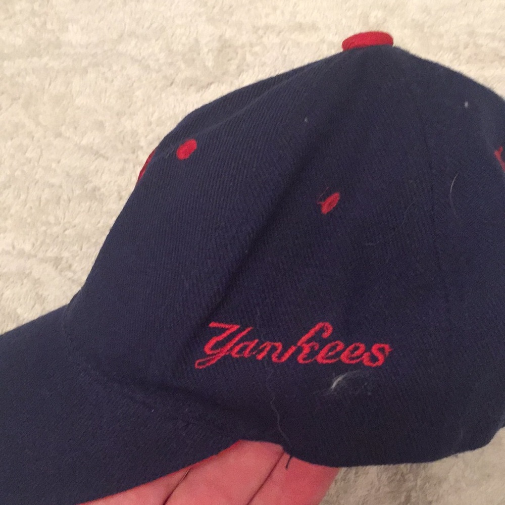 Yankees Hat. - Picture 2 of 5